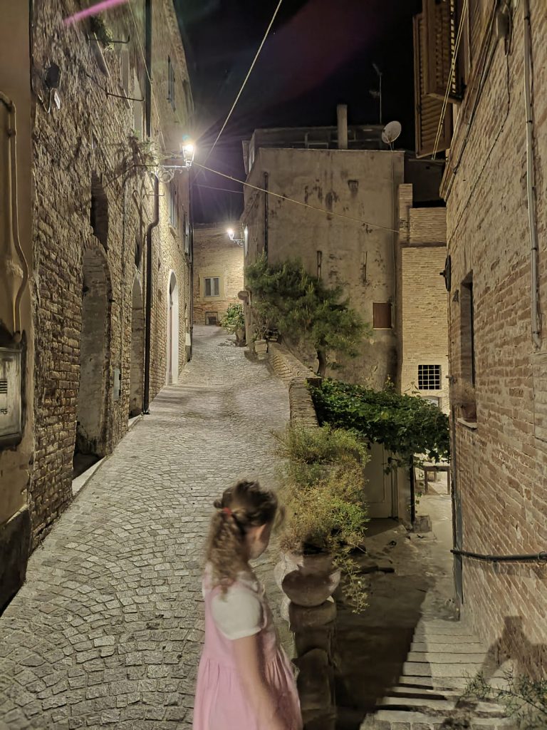 Centro Storico Grottammare alta con i bambini